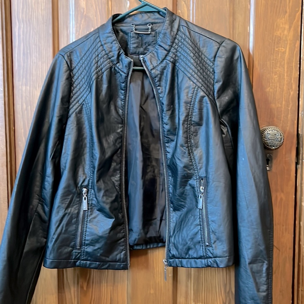 XL a black Jacket